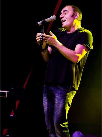 Giuseppe 'Pino' Mango estaba casado con la cantante Laura Valente, y la pareja tenía dos hijos.