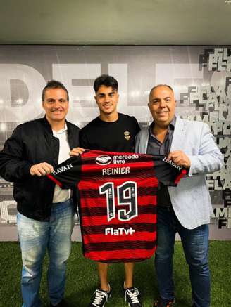 Em sua passagem pelo Flamengo, Reinier vestiu a camisa 19 (Foto: Twitter/Flamengo)