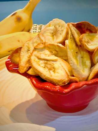 Chips de banana, mais crocantes e saudáveis, um petisco delicioso ou acompanhamento.