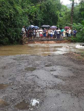 Ponte desaba e moradores ficam ilhados em Ubatuba; ao menos cinco bairros ficaram ilhados