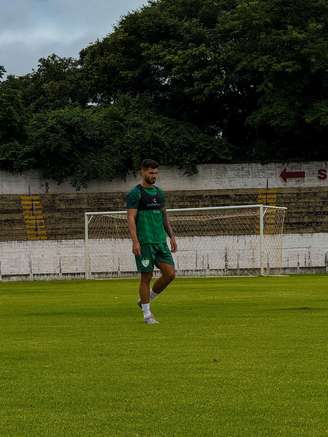 Lateral-direito Ézio comenta sobre oportunidade de disputar o Campeonato Goiano. 