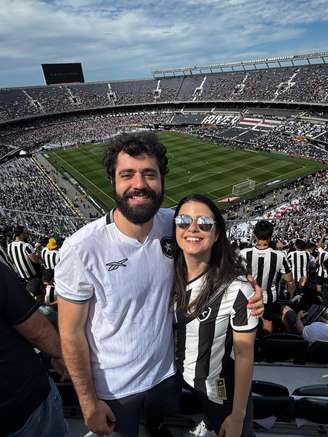 Bernardo Baptista ao lado da esposa no Monumental de Nuñez