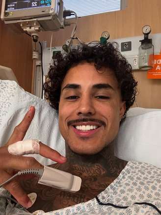 MC Livinho sofreu acidente de trânsito em São Paulo e estava internado. Ele recebeu alta hospitalar nesta quinta-feira, 31.