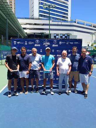 Livas Damázio de azul e Storck de preto 