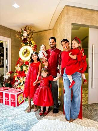 Ana Castela com Zé Felipe e os enteados