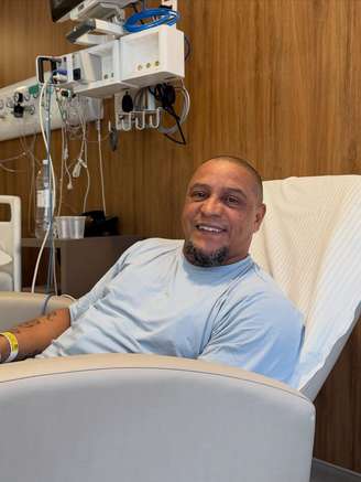 Roberto Carlos acalma fãs após cirurgia no coração