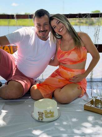 Laís e Ivan no chá revelação —