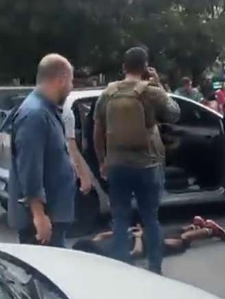 Ao menos quatro pessoas foram baleadas durante tiroteio na Avenida Faria Lima, zona Oeste de São Paulo.