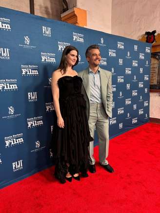 Inga Ibsdotter Lilleaas, de 'Valor Sentimental', e Wagner Moura, de 'O Agente Secreto', durante o Festival Internacional de Cinema de Santa Bárbara