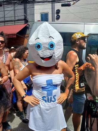 Valentina Bucolieiro, de 26 anos, encarnou o Zé Gotinha no carnaval em Pinheiros