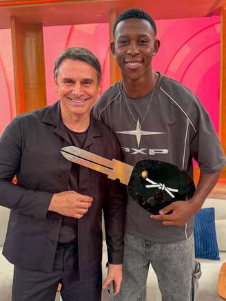 Henrique ganha carro 0km em programa de TV 