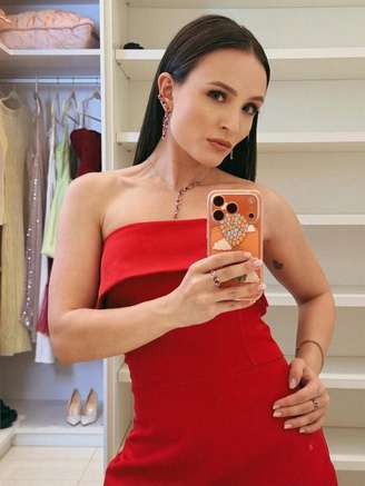 Larissa Manoela fala sobre o diagnóstico de endometriose, reforça o cuidado com a saúde e revela que segue determinada a realizar o sonho de ser mãe