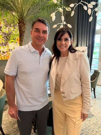 Flávio Bolsonaro (PL-RJ) se reuniu com deputada federal Simone Marquetto (PP), cotada para sua vice
