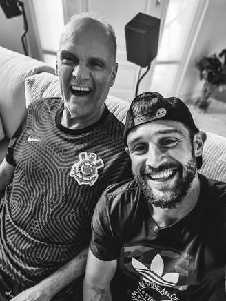 Felipe, filho de Oscar Schmidt, homenageia pai nas redes sociais