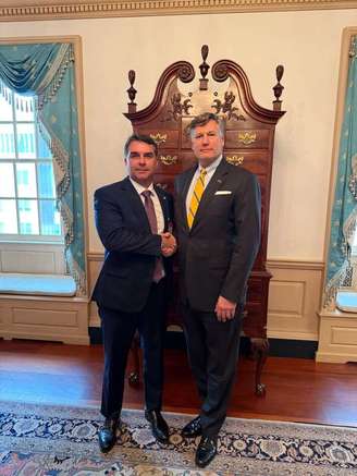 Flávio Bolsonaro no Departamento de Estado com Christopher Landau, Deputy Secretary of State (número 2 da diplomacia americana)