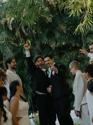 Juntos há seis anos, Igor Cosso e Heron Leal celebraram o casamento em uma cerimônia no Rio de Janeiro, cercados por familiares, amigos e convidados famosos