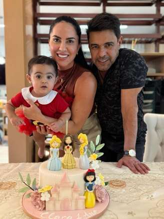 Graciele e Zezé Di Camargo são pais de Clara, de um ano e cinco meses