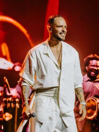 Diogo Nogueira cancela show devido à perda de voz