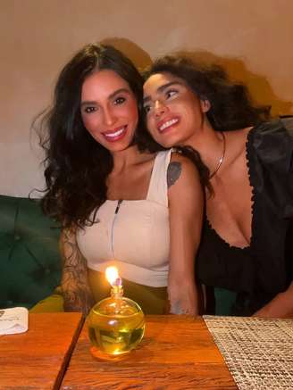 Alline Calandrini e Stéphanie Paula estão noivas desde 2024.