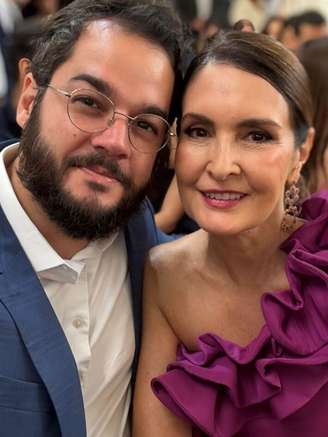 Fátima Bernardes namora o político e deputado federal Túlio Gadêlha, eles estão juntos desde 2017