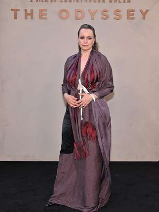 Samantha Morton interpreta uma feiticeira no filme de Christopher Nolan