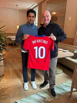 Nasser Al-Khelaïfi, presidente do PSG, e Gianni Infantino, presidente da Fifa, em encontro em setembro de 2025