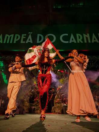 Anitta foi coroada durante evento realizado na quadra da Grande Rio, em Duque de Caxias