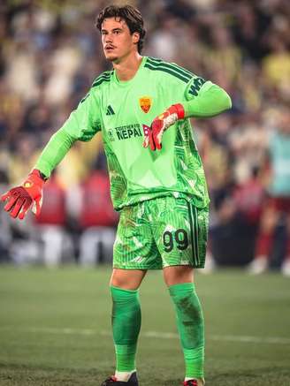 Mile Svilar, goleiro da Roma
