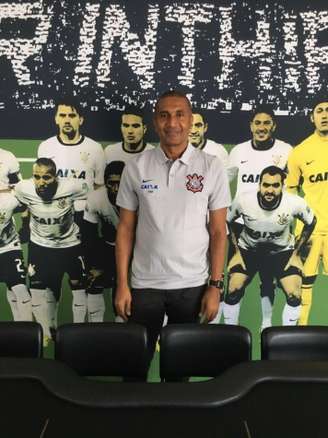 
                        
                        
                    Técnico assinou contrato com o Timão até o fim de 2017 (Foto: Divulgação)