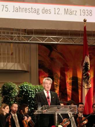 Presidente Heinz Fischer discursa em ato para recordar o episódio no antigo Palácio Real de Viena