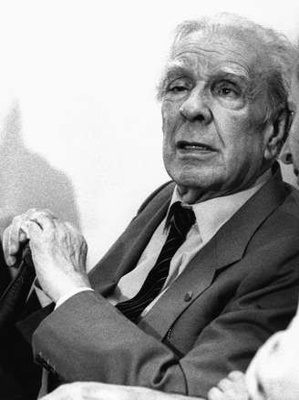 O escritor, poeta, tradutor, crítico e ensaísta argentino Jorge Luis Borges em visita a São Paulo