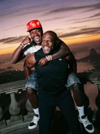 Vini Jr. e Terry Crews se conhecem no Cristo Redentor após meme viral