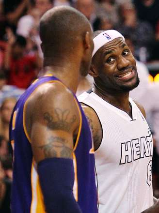 <p>LeBron James foi melhor e venceu Kobe Bryant durante confronto entre Heat e Lakers</p>