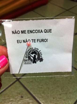 Kit da campanha 'Não me encoxa que eu não te furo': busca de paliativos individuais contra a violência no metrô