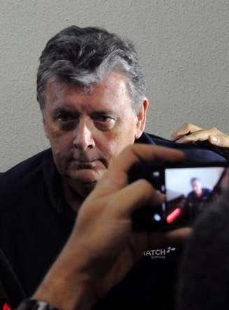 O CEO da Match, Raymond Whelan, chega à delegacia no Rio de Janeiro após prisão no Copacabana Palace por suspeita de comandar esquema internacional de venda ilegal de ingressos da Copa do Mundo