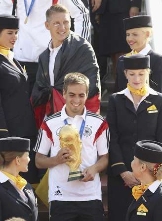 Capitão da seleção alemã de futebol, Philipp Lahm, desembarca em Berlim depois de conquista da Copa no Brasil.   15/7/2014.