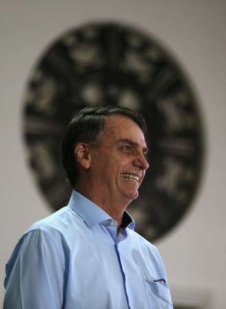 O presidente eleito, Jair Bolsonaro (PSL), durante coletiva de imprensa no Primeiro Distrito Naval, no centro do Rio de Janeiro, nesta sexta-feira (16). 