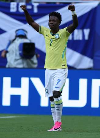 Vini Jr. comemora gol pela seleção brasileira na Copa do Mundo
