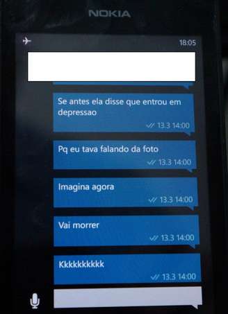 <p>O ex-namorado da adolescente caçoa da vítima em mensagens trocadas com amigos pelo Whatsapp</p>