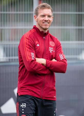 Feliz da vida com novo desafio, Julian Nagelsmann durante primeiro treino no Bayern