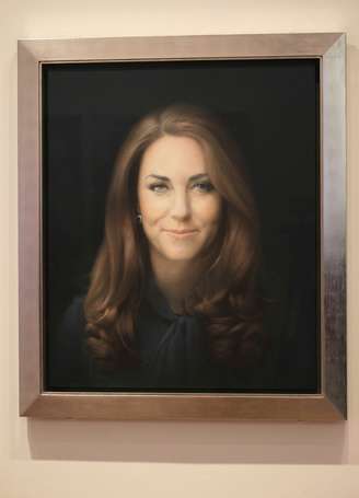 Imagem exibe o primeiro retrato oficial de Kate Middleton como a duquesa de Cambridge