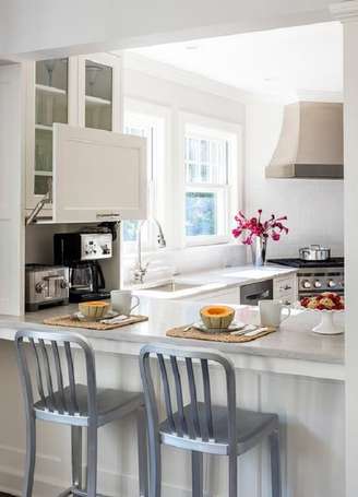1. Aproveite cada espaço na decoração e invista no armário de cozinha basculante. Fonte: Pinterest