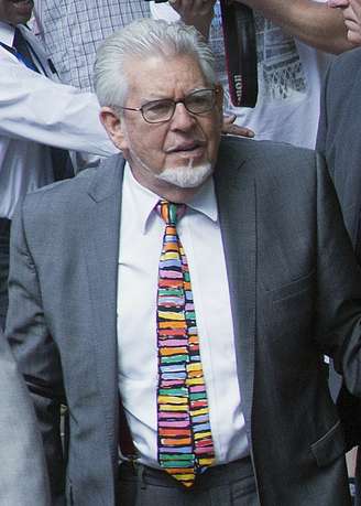 <p>Rolf Harris chega à Corte Southwark Crown para ser condenado, em Londres, em 4 de julho</p>