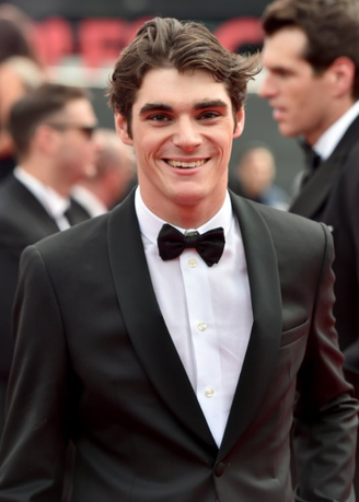 RJ Mitte tem paralisia cerebral 