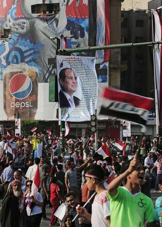 <p>Apoiadores do presidente egípcio, Abdel-Fattah al-Sissi celebram sua posse na Praça Tahrir, no Cairo, Egito, em 8 de junho</p>