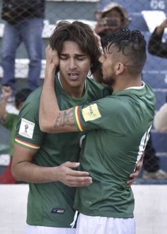 Marcelo Moreno comemora gol sobre o Paraguai (Foto: AIZAR RALDES / AFP)