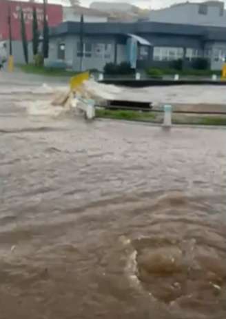 Fortes chuvas atingem São Paulo.