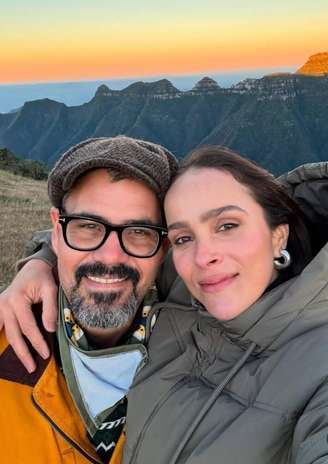 Juliano Cazarré e a esposa, Leticia Cazarré, esperam o sétimo filho