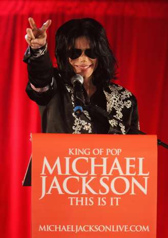 Michael Jackson durante o lançamento da turnê 'Is This It'. Ele morreu antes dos shows