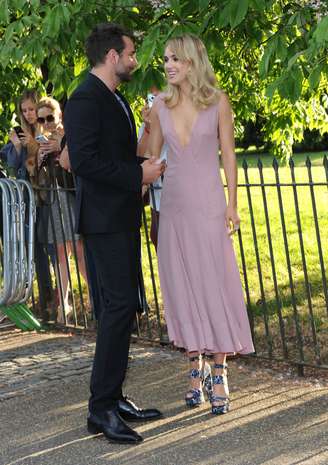 Bradley Cooper e Suki Waterhouse em foto de 2014